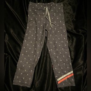 old navy gray palm tree cropped leggings